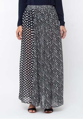 Black White long skirt with Line & square Motif