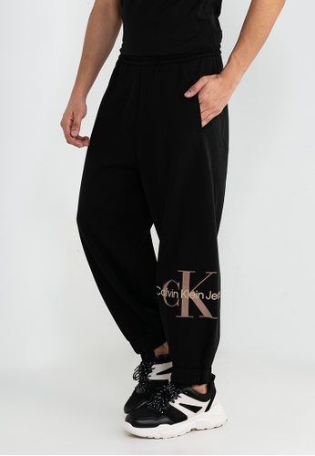 Buy Calvin Klein Archival Neutrals Sweatpants - Calvin Klein Jeans 2023  Online | ZALORA Singapore