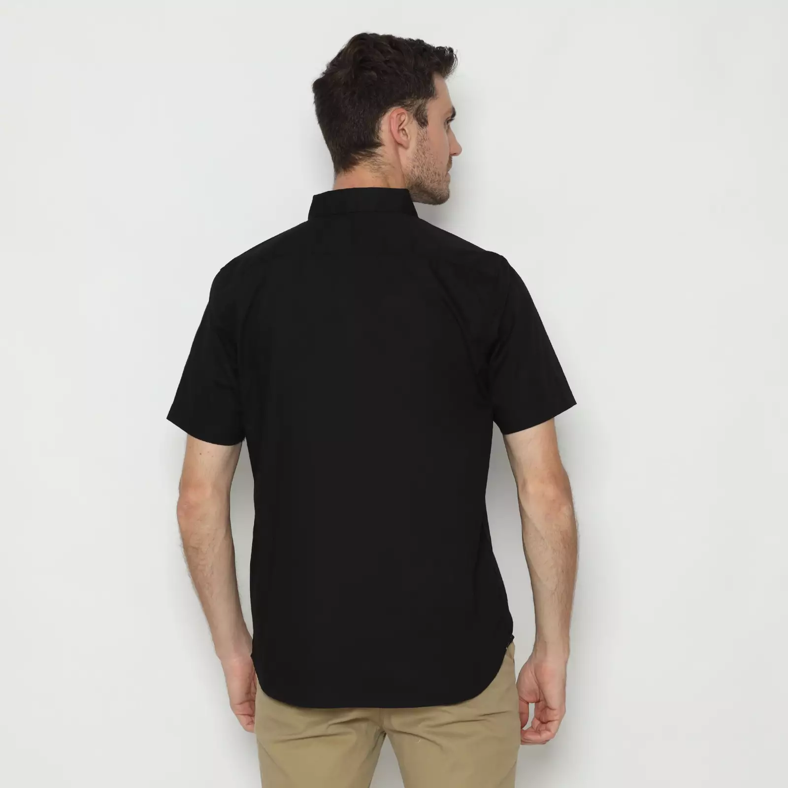 Platini Kemeja Basic Pria Lengan Pendek Katun Poplin Hitam 63302