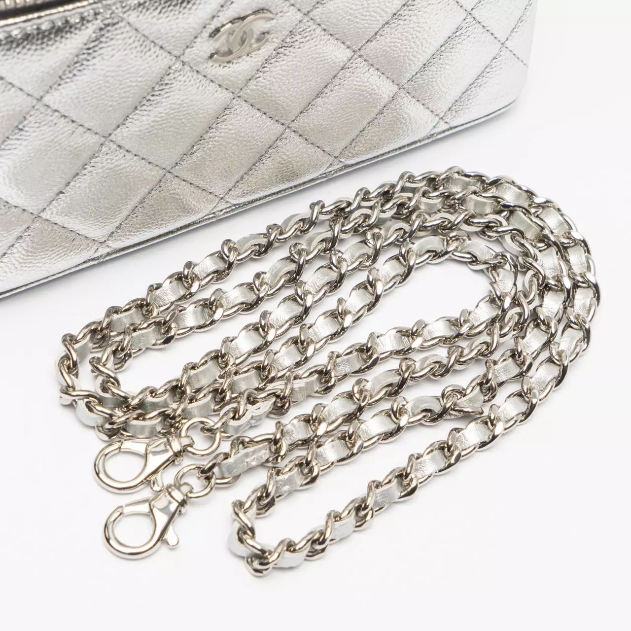 Vanity Clutch with Chain Caviar Silver Metallic Shw