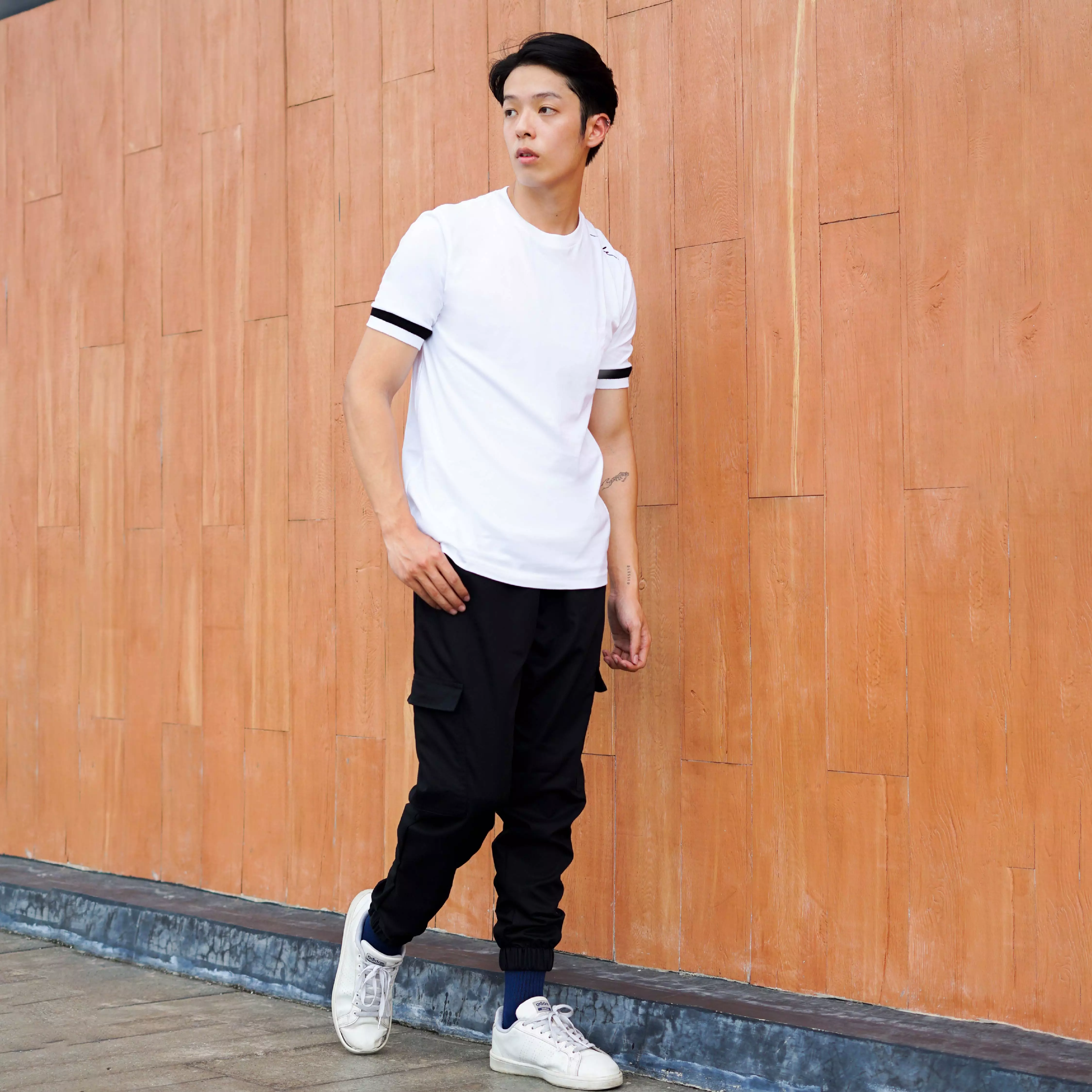 Kale T-shirt Denzel White Men Casual Kaos Pendek Atasan Pria Original