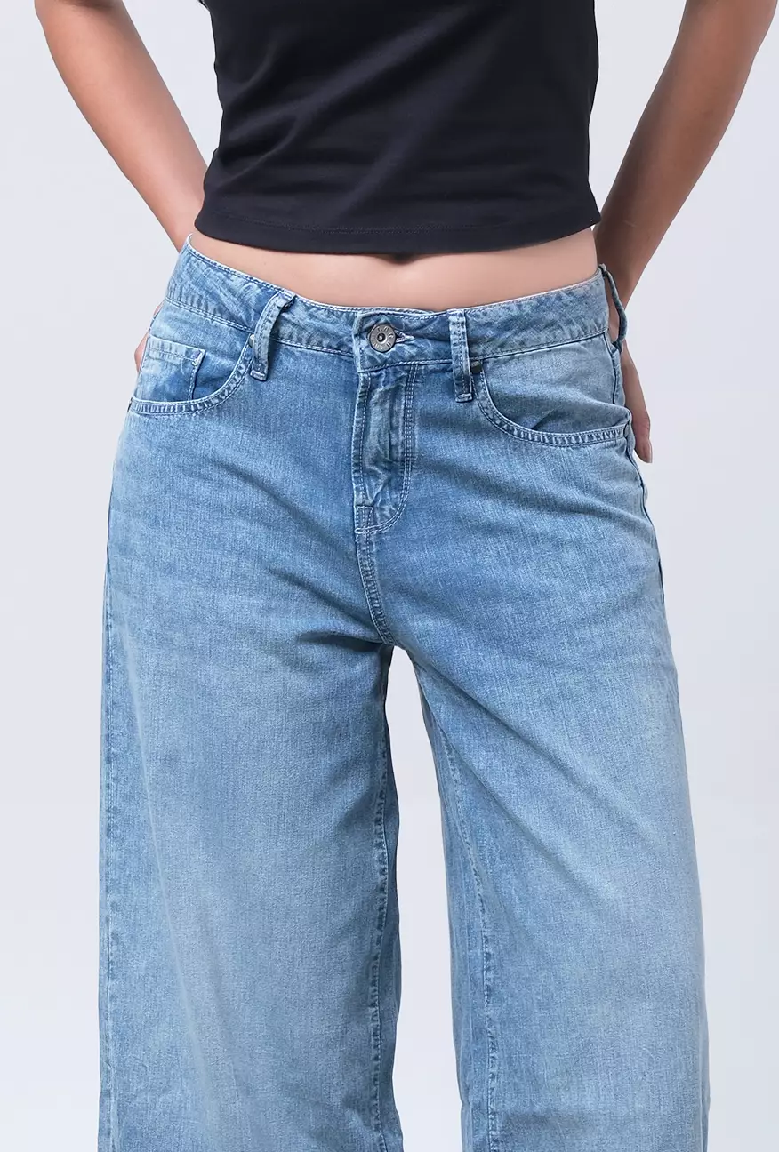 Celana Jeans Wanita Loose Camila Light Blue