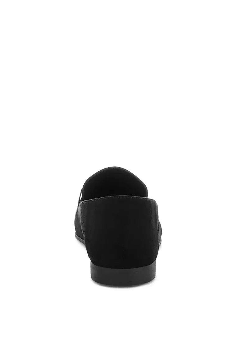 Sepatu Loafer Datar Hias Horsebit dalam Warna Hitam