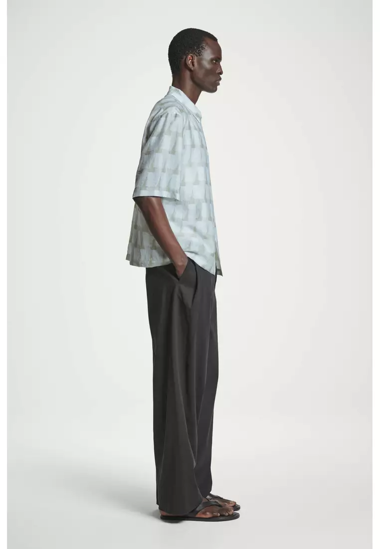 GEOMETRIC-PRINT SHORT-SLEEVED SHIRT