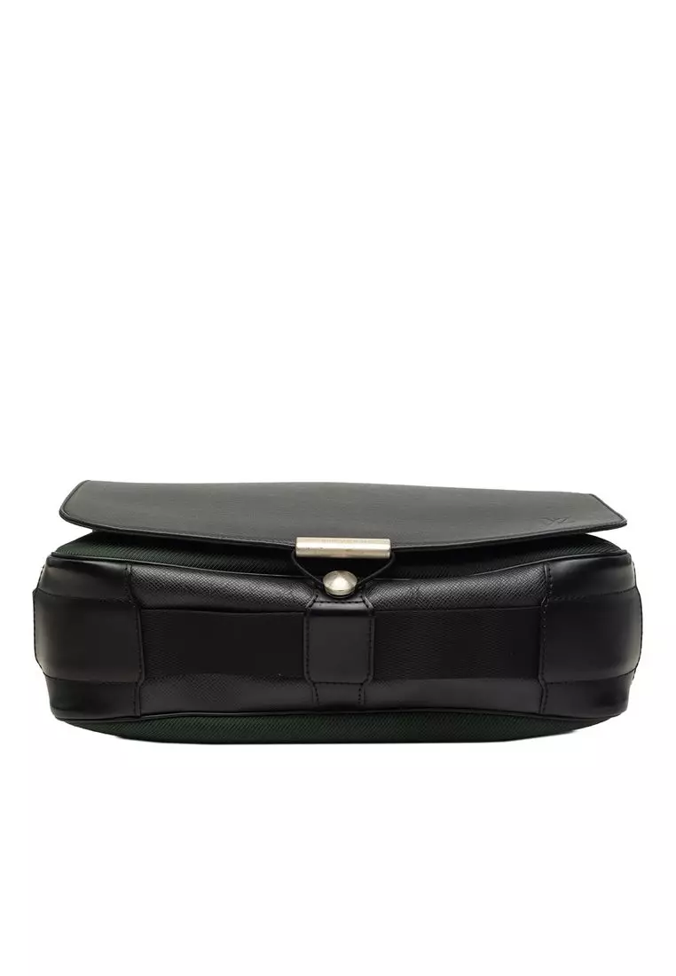 Pre-Loved Louis Vuitton Taiga Viktor