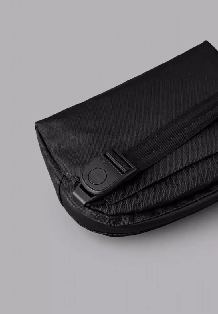 Alpaka Flight Sling 1L - Black VX42