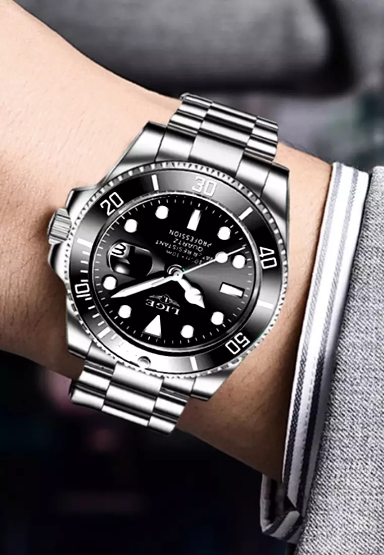 Unisex Classic Diver's Stainless Steel Quartz Watch with turning Bezel on Steel Bracelet