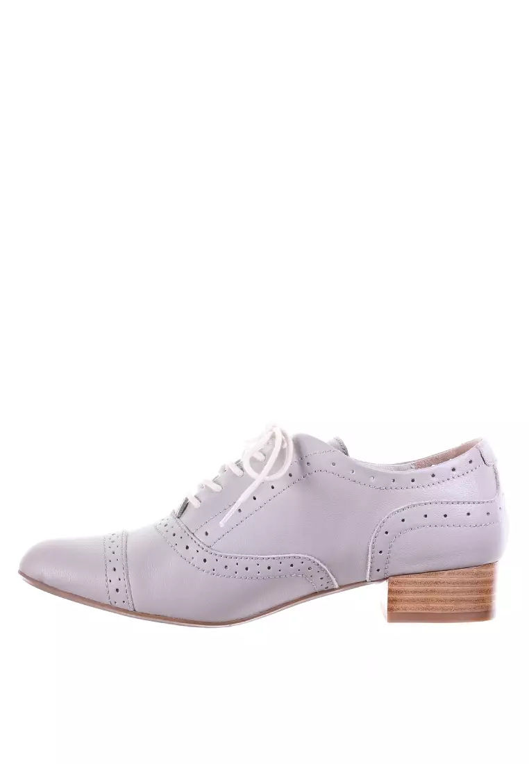 Low heel oxford shoes