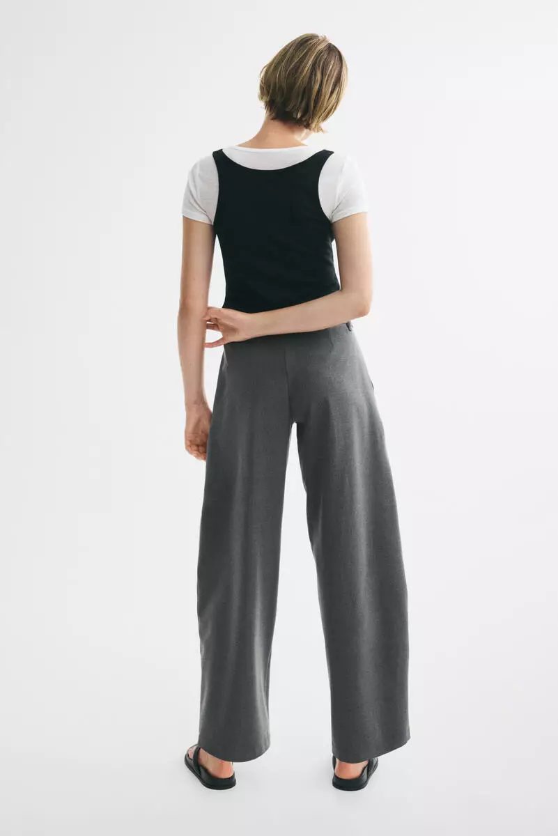Tailored barrel trousers