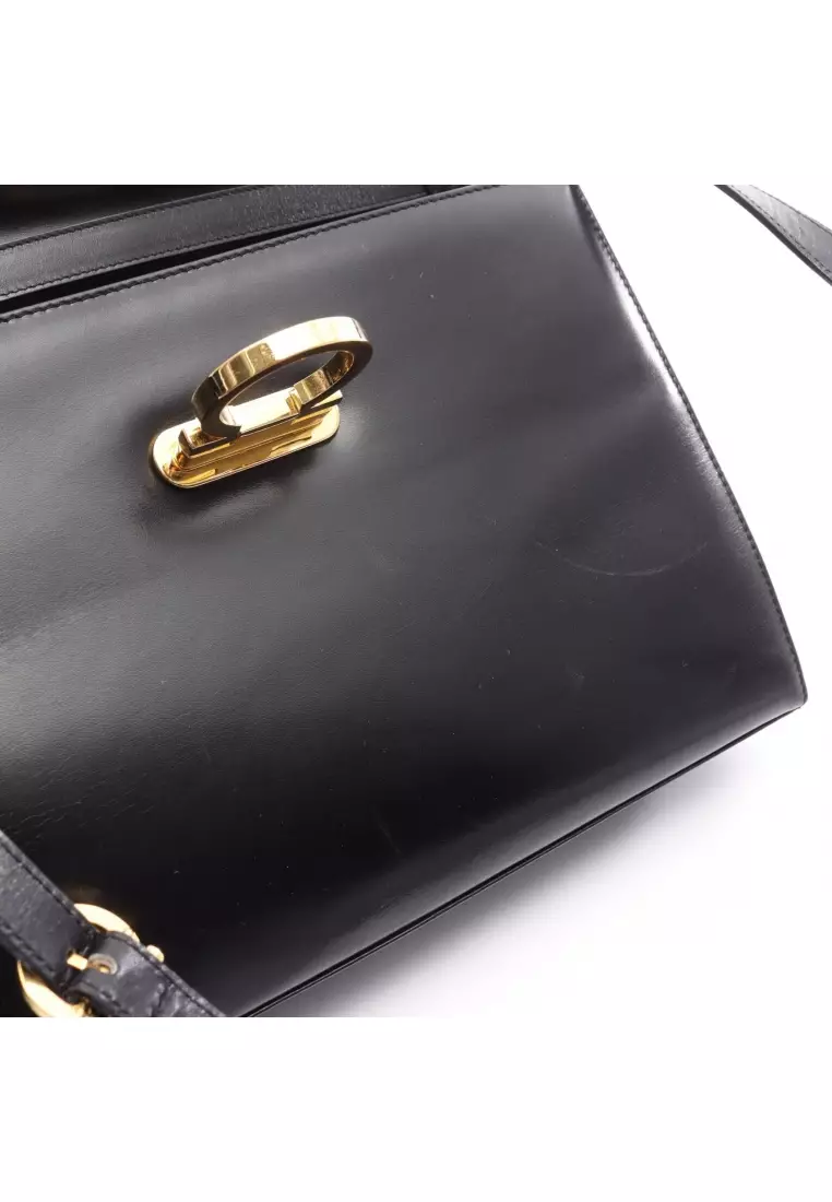 Pre-Loved Salvatore Ferragamo Gancini Shoulder bag leather black