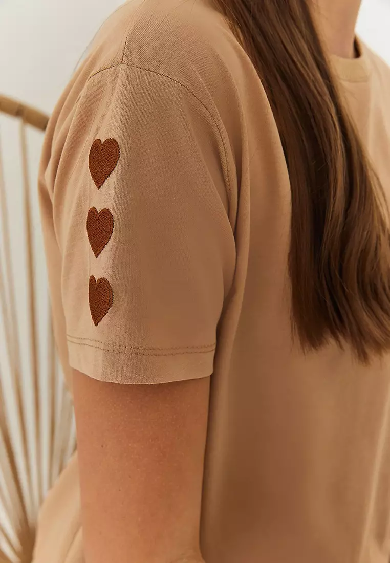 Women's Heart Embroidered T-Shirt 60602008