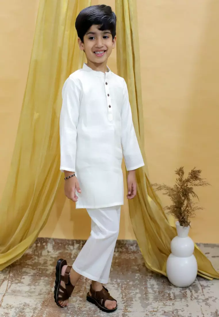 The Mom Store Timeless 男童库尔塔睡衣套装 - 白色