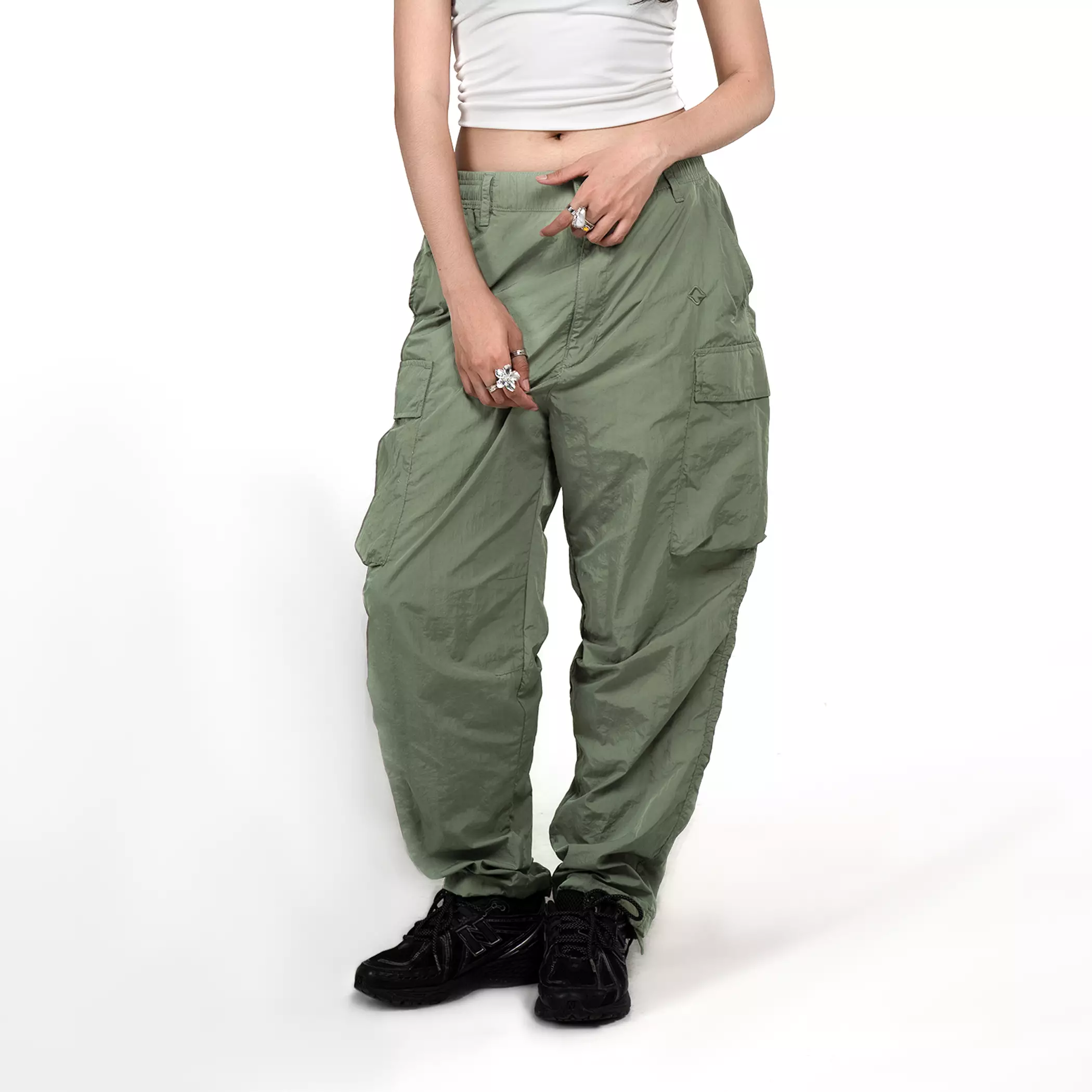 Gloaming Celana Panjang Cargo Parasut Crinkle Army Unisex
