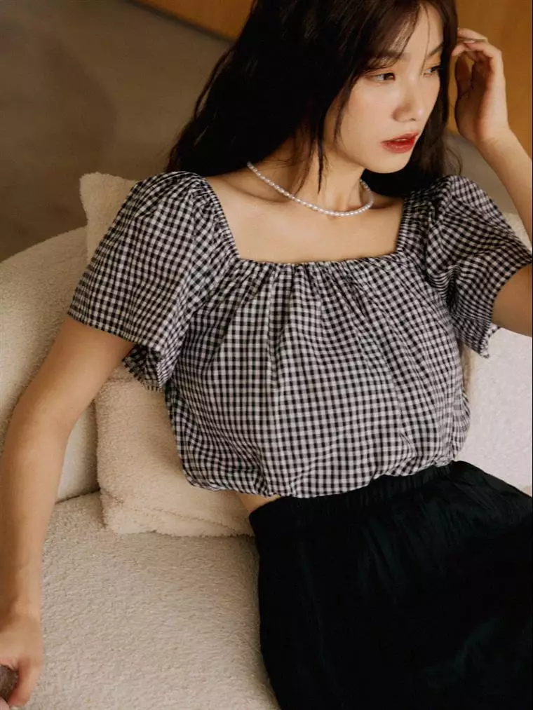 Two-way wear off-shoulder plaid short-sleeve cropped top [AB18156]