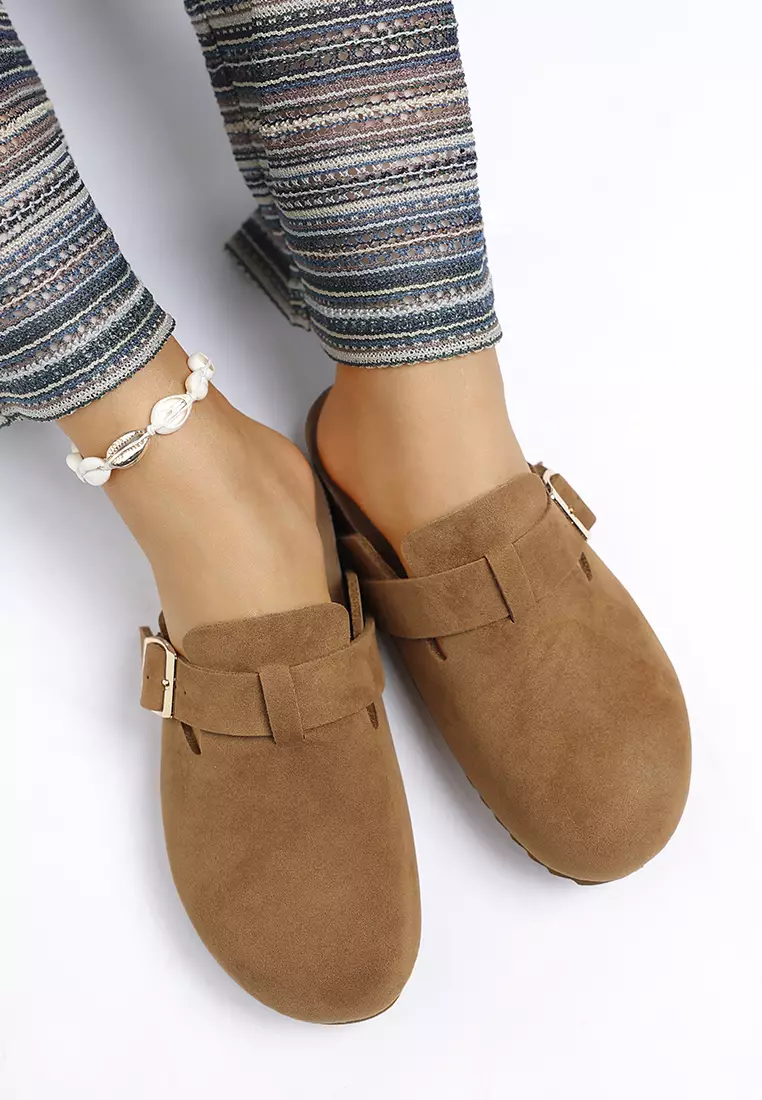 Sandal Mules Slip-On Aksen Gesper Warna Cokelat