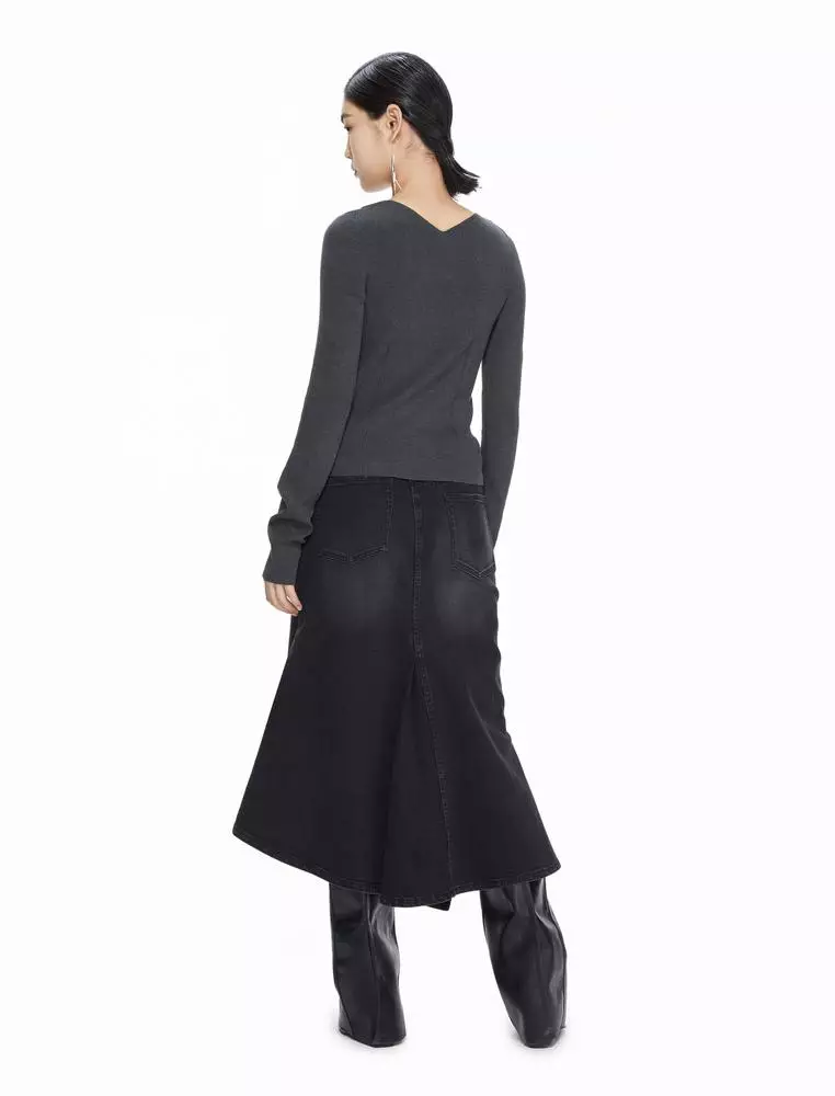 Long-sleeved pullover sweater