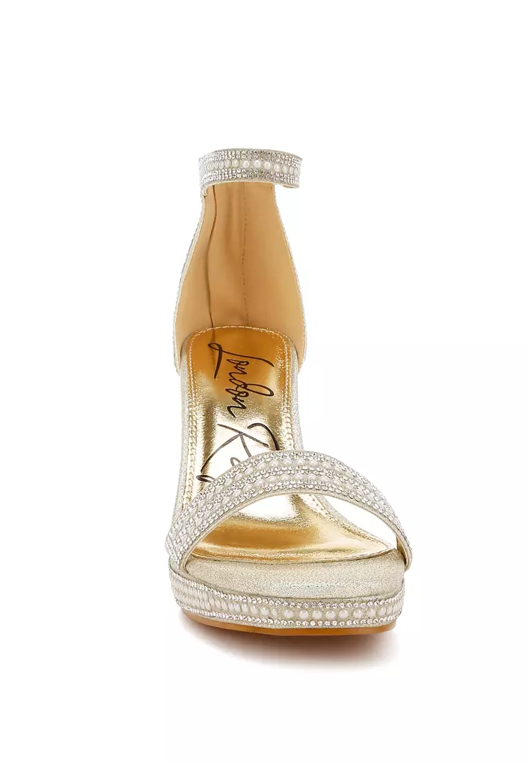 Sandal Berlian Imitasi Dan Hiasan Mutiara dalam Emas