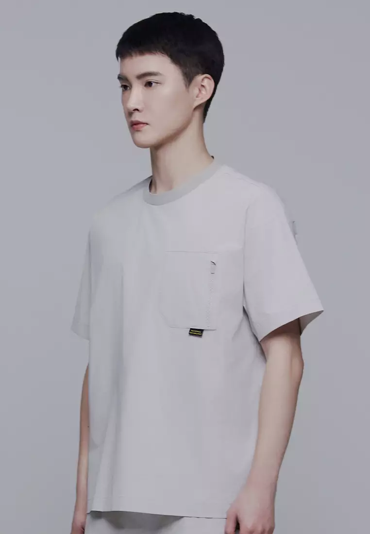 Unisex FIOTOS Woven Sleeve Pocket Stretch Short Sleeve Tee