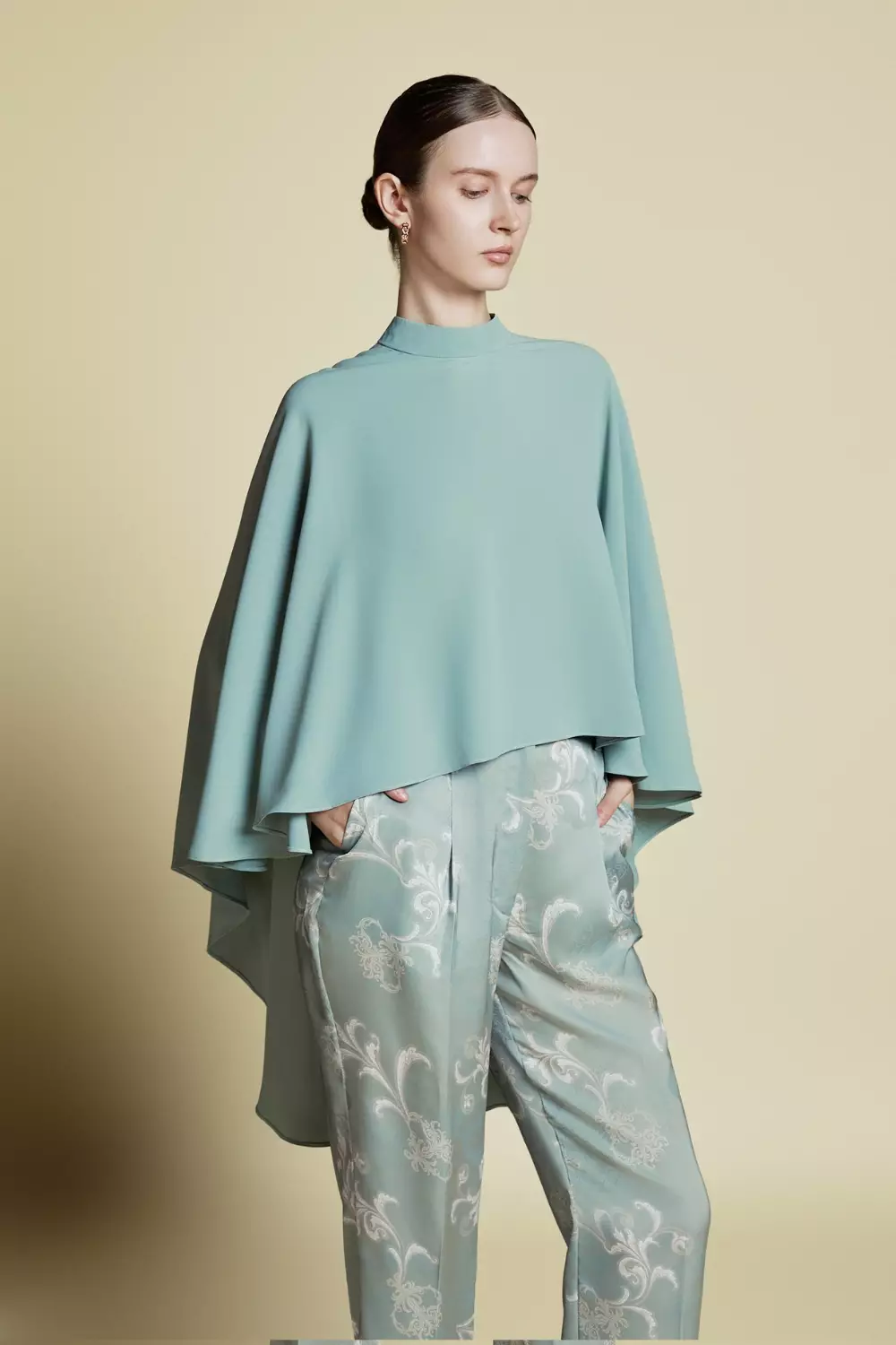 DEMURE&CO - Cropped Cape Set in Crepe de Chine Light Green