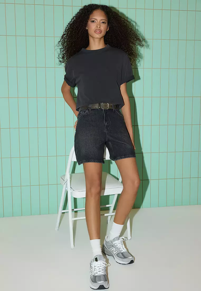 Black Regular Waist Denim Bermuda TWOSS25SR00180