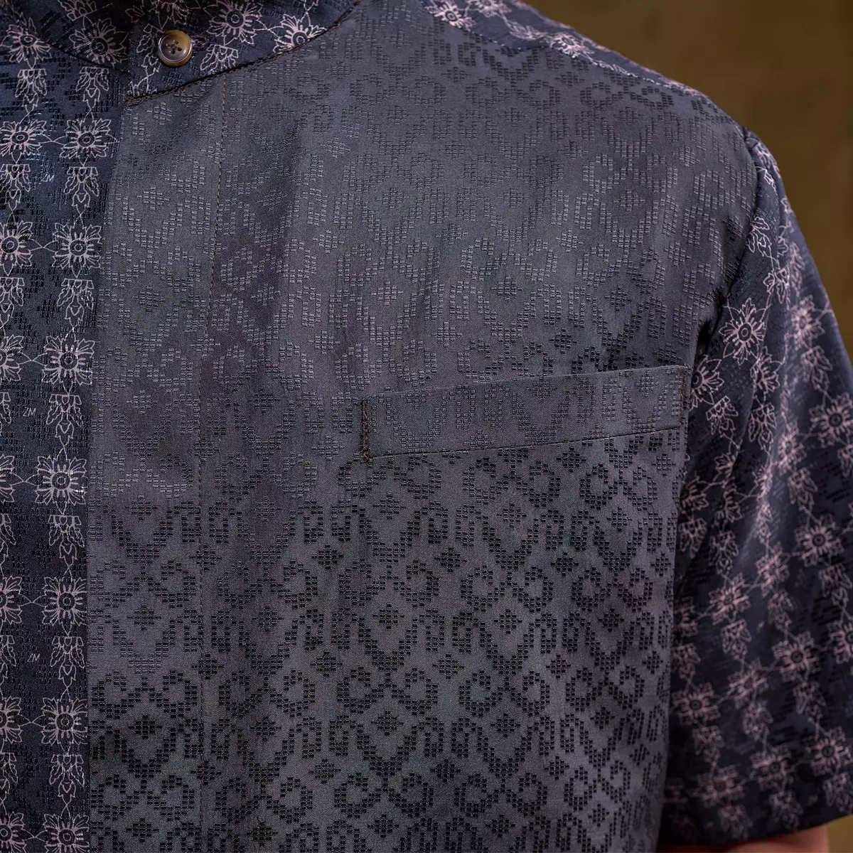 ZM Zaskia Mecca - Khoja Ink Kemeja Koko Pria Lengan Pendek - Teman Serumpun - Edisi Kamboja