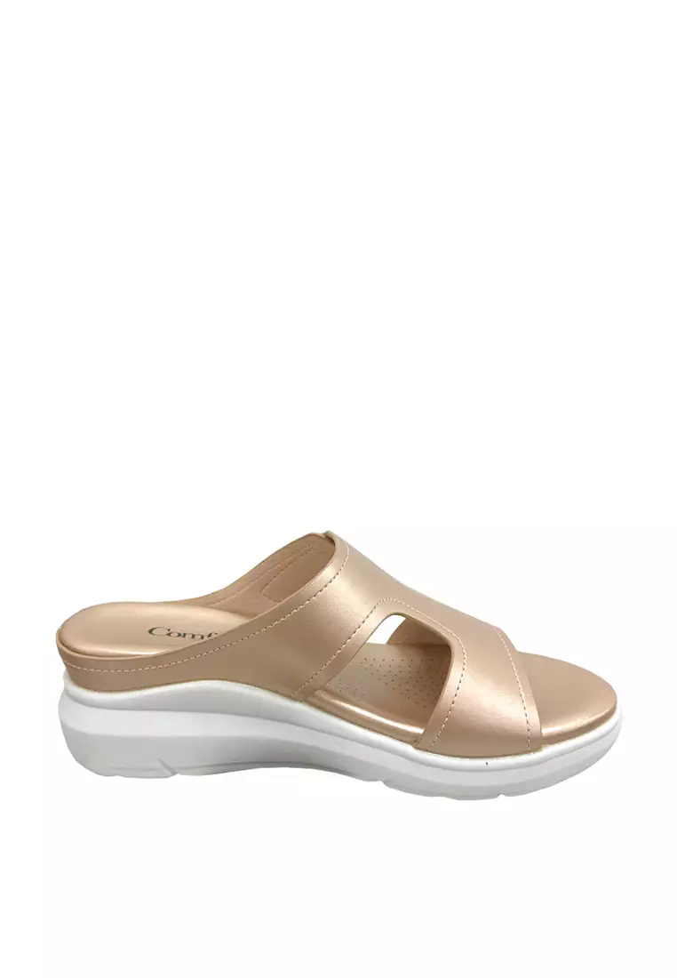 Discount on Comfort Plus by Predictions  shoes - SKU: Women's Oli Low Wedge