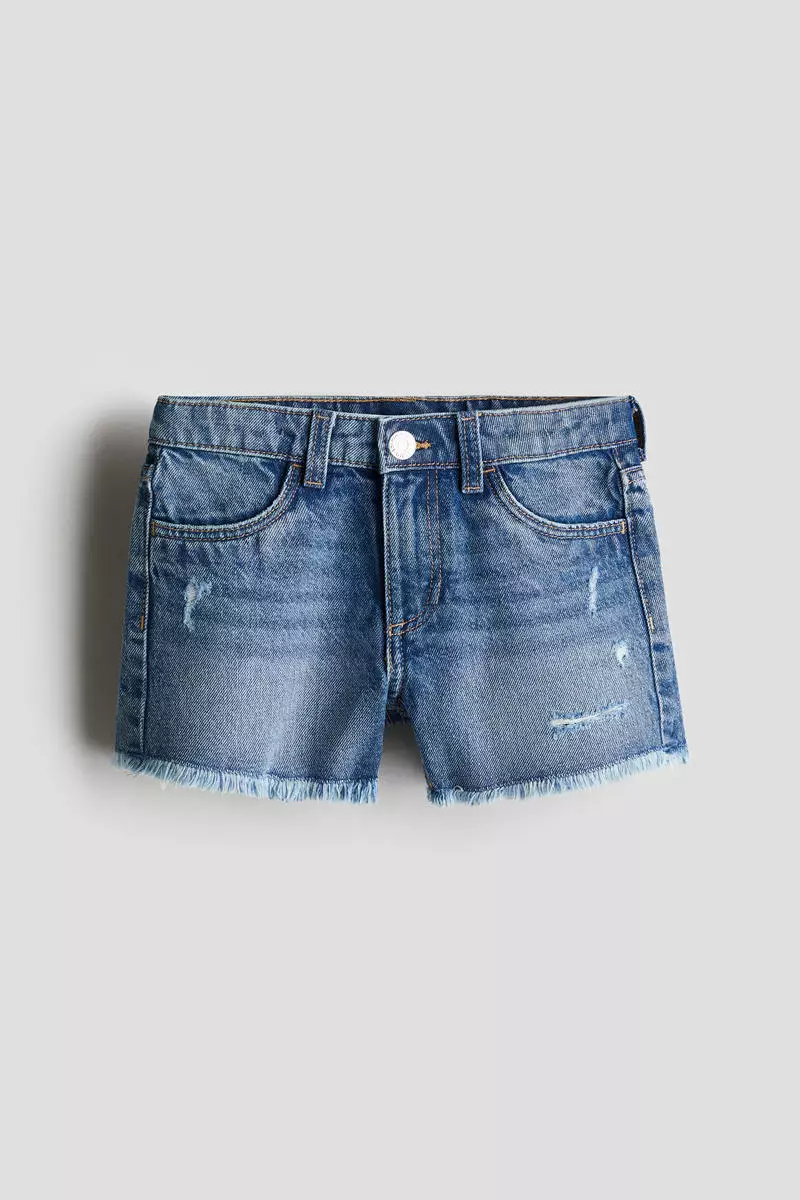 Frayed denim shorts