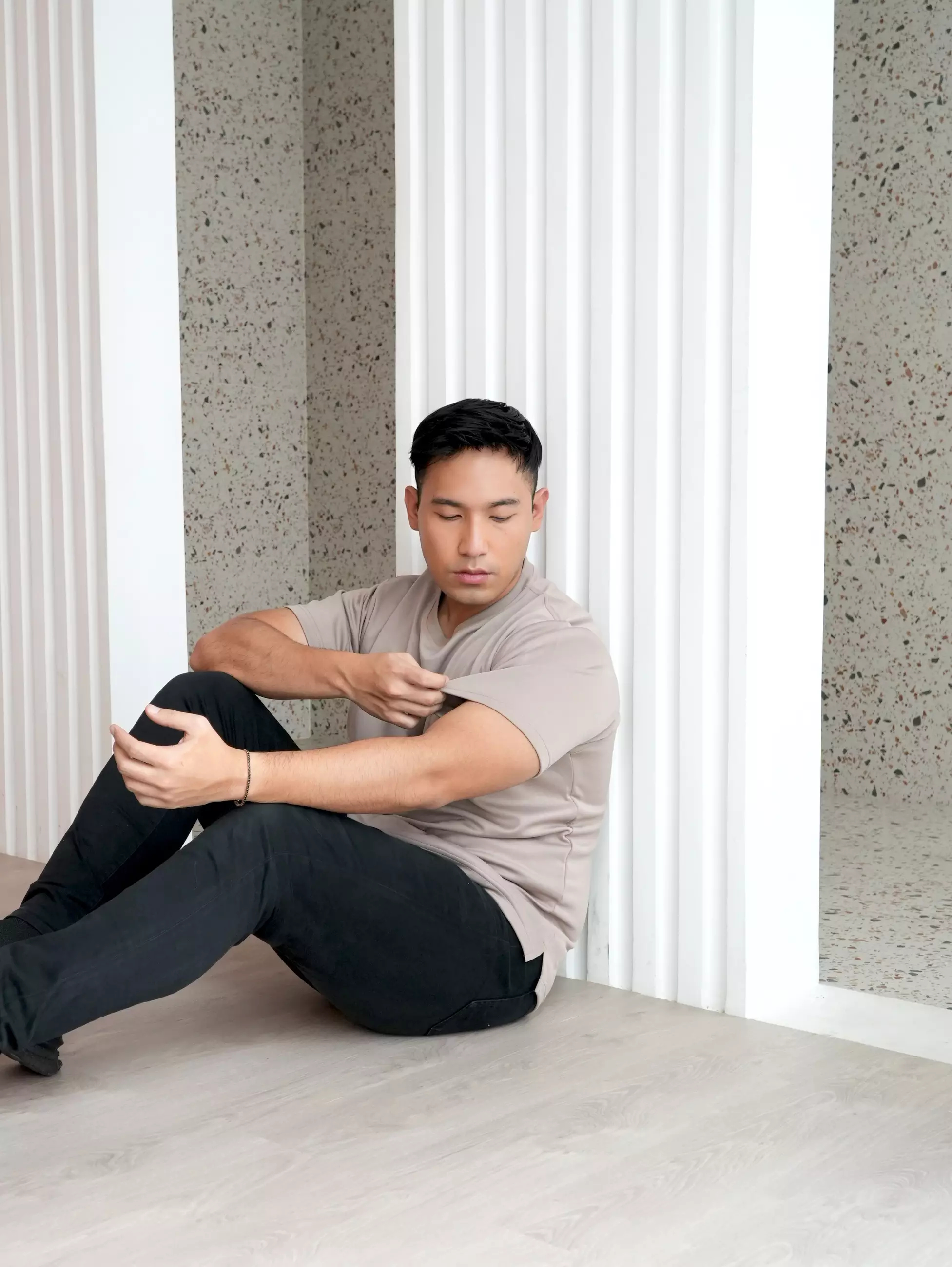 T-Shirt Scuba Cokelat Milo Kantong 3454