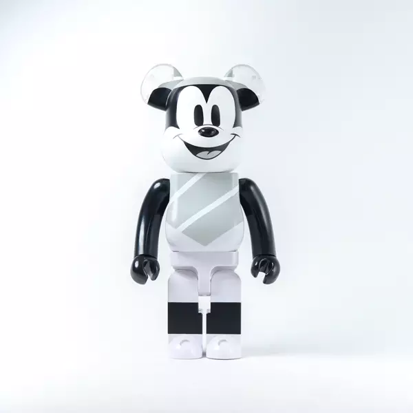 BEARBRICK HAT AND PONCHO 1000 100% ORIGINAL - 1000%