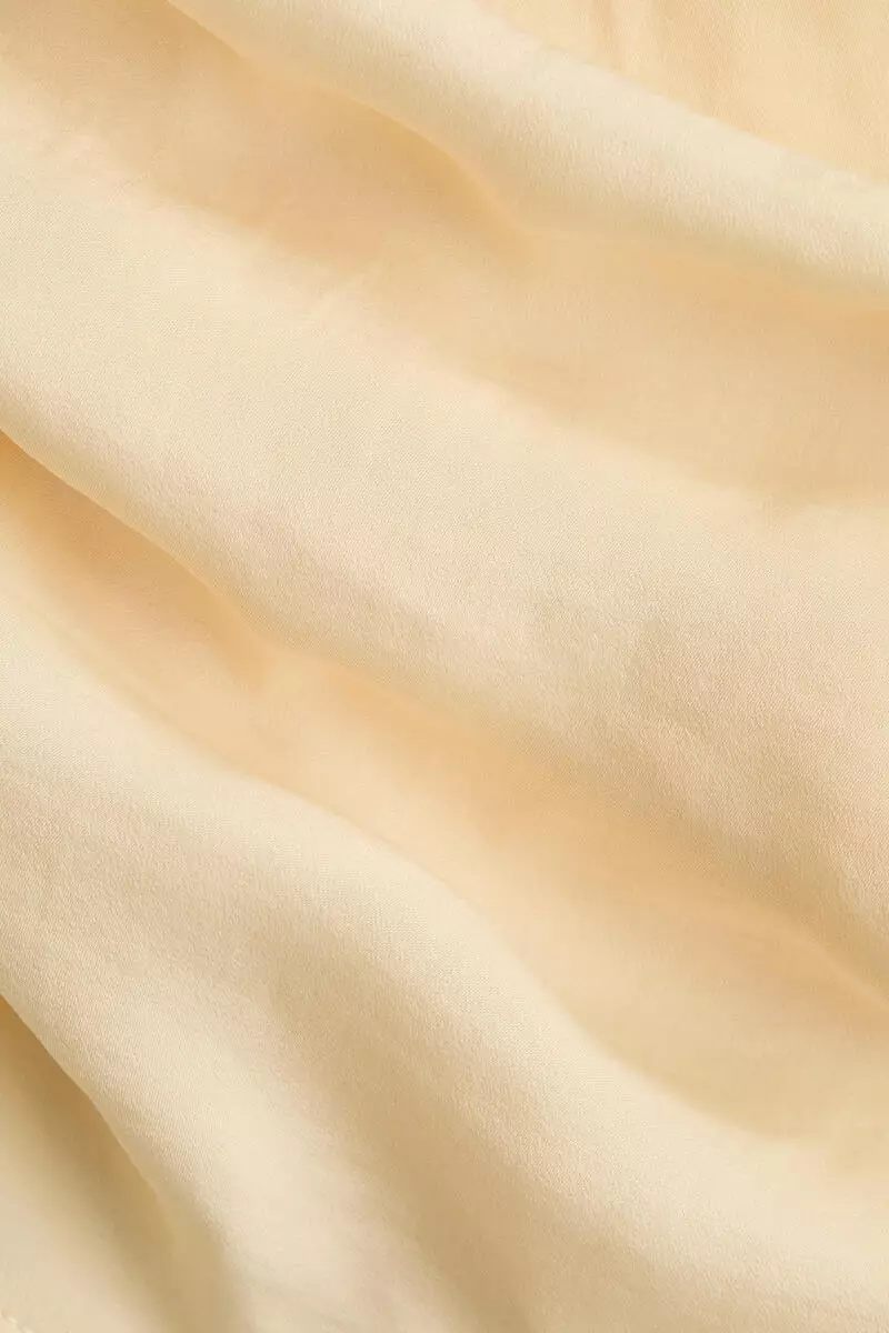 Asymmetric tie-detail top