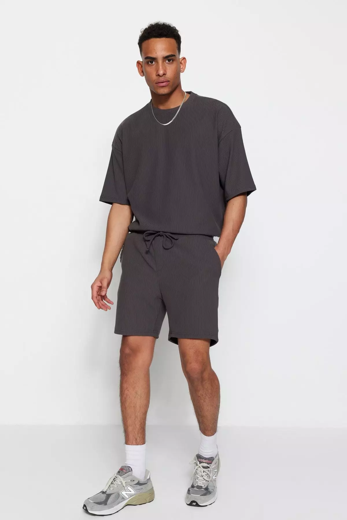 Basic Smoked Regular Cut Medium Length Lace Up Textured Wrinkle Resistant Ottoman Shorts TMNSS23SR00039