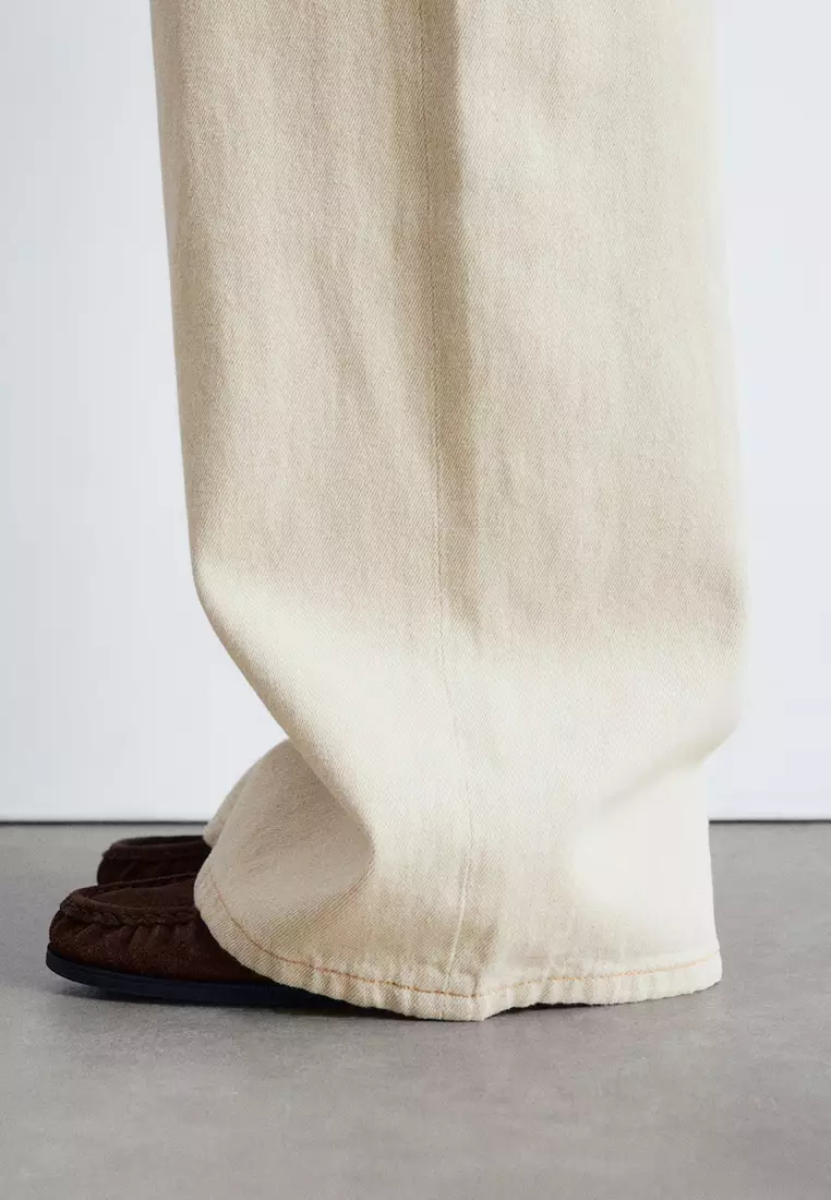 Relaxed Wide-Leg Jeans