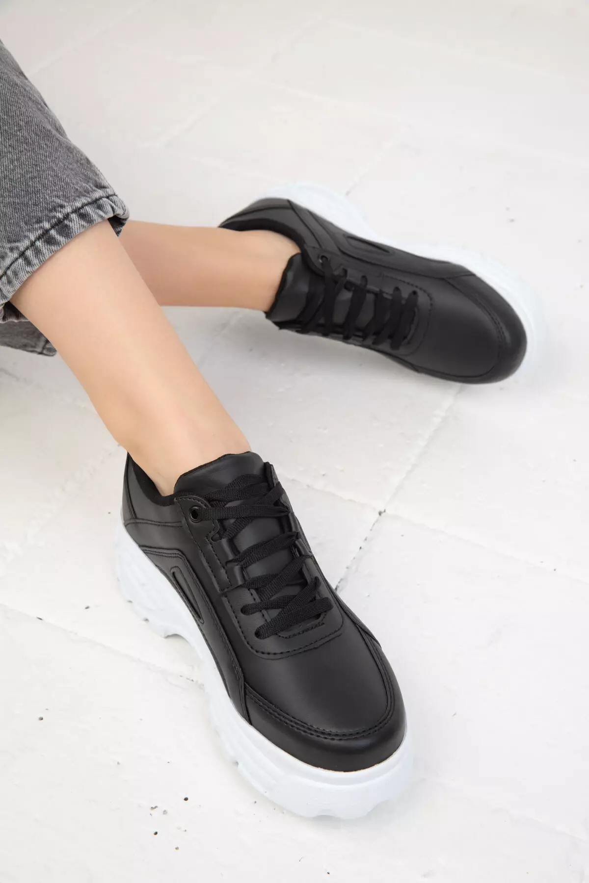 19729 Model Black Women's Sneakers