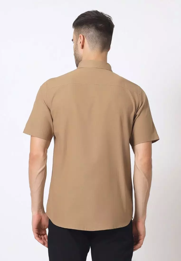 Cotton Well Ben Short Sleeve Oxford Shirt Peanut Brown | Kemeja Pria Lengan Pendek Basic Polos Coklat 