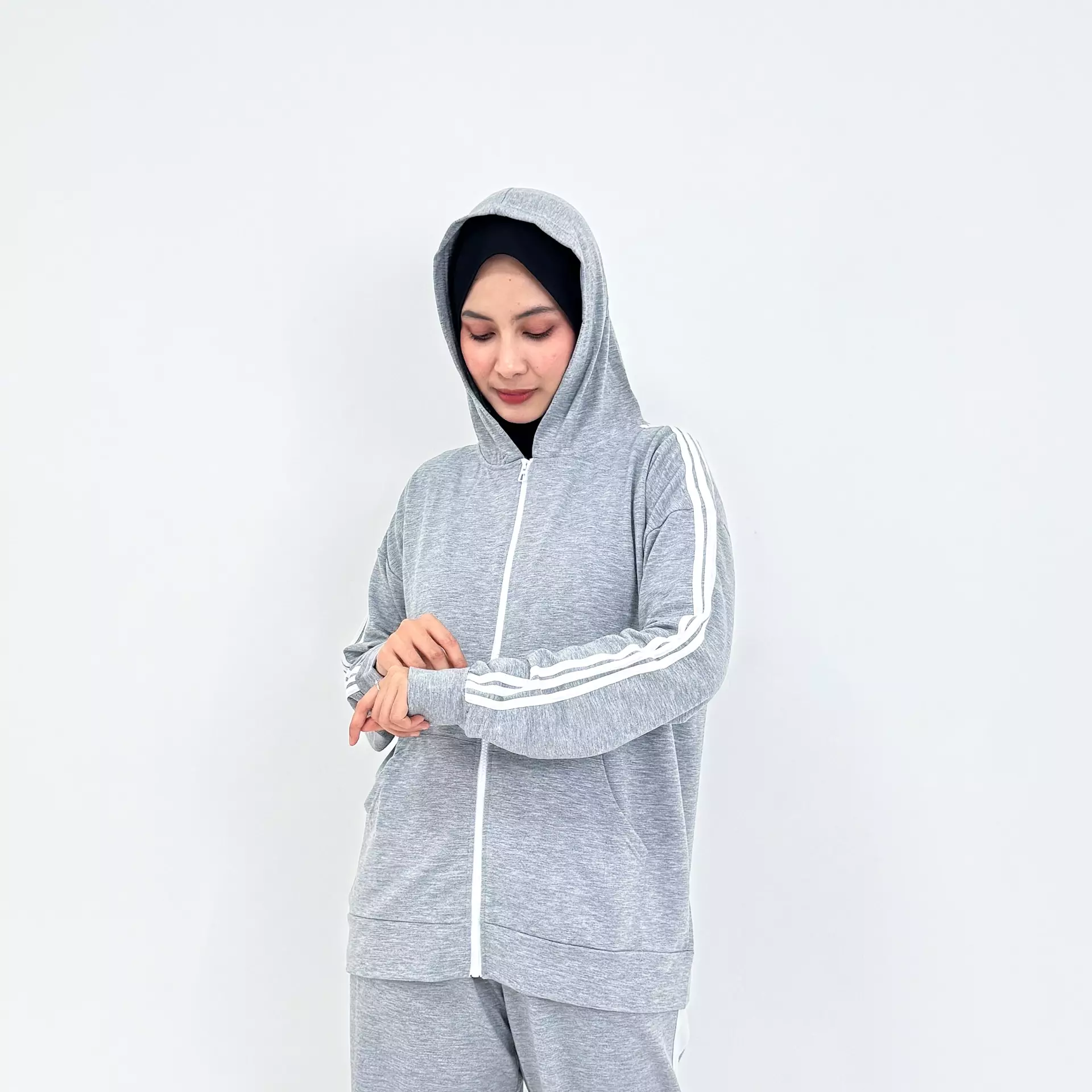 Setelan Training Sporty Amita ABU MUDA