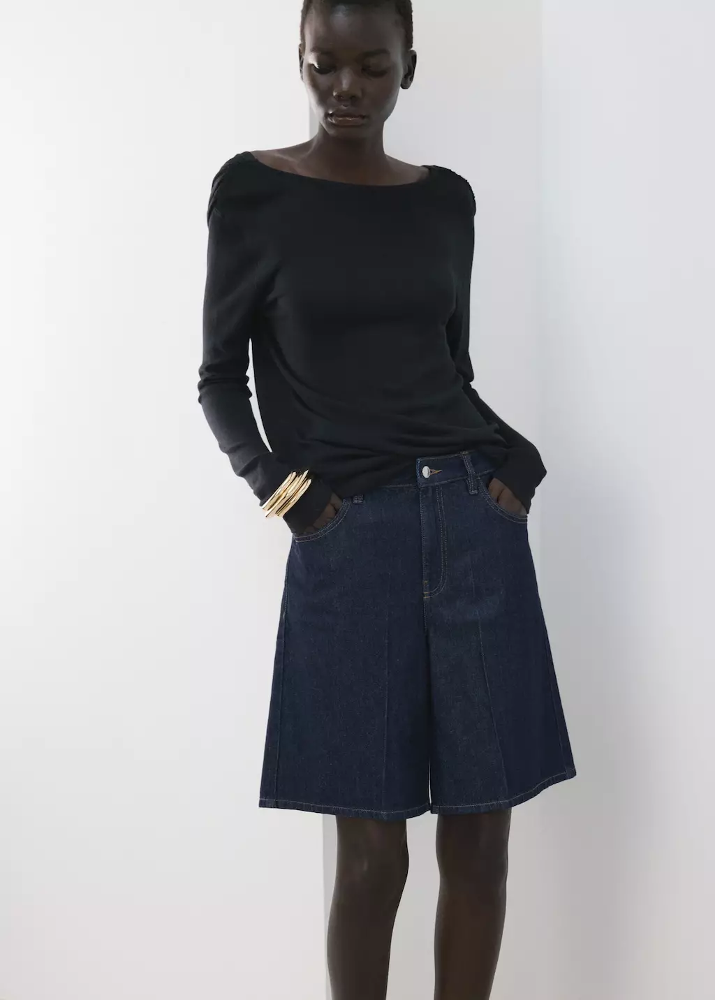 Celana pendek denim lurus berpinggang tinggi