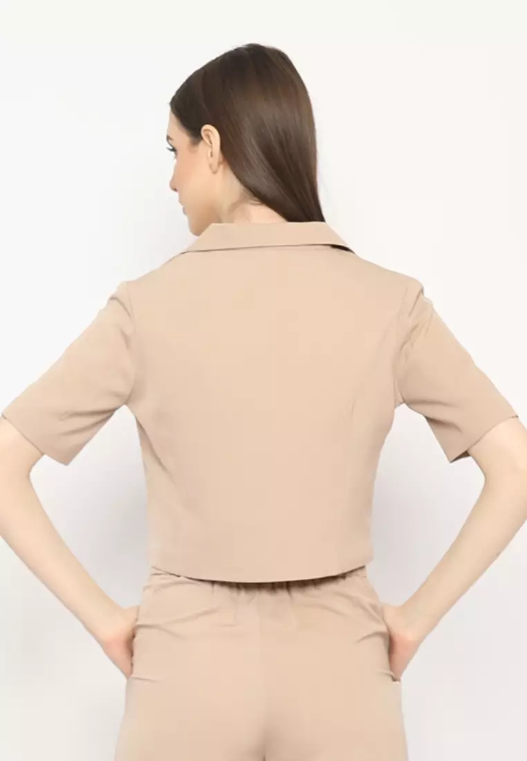 Vio SS Crop Blazer Sand