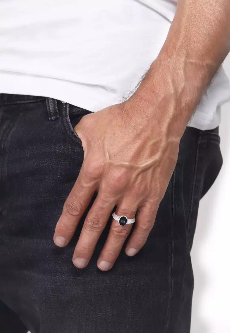 Ring Men Oval Basic with Onyx in 925 Sterling Silver