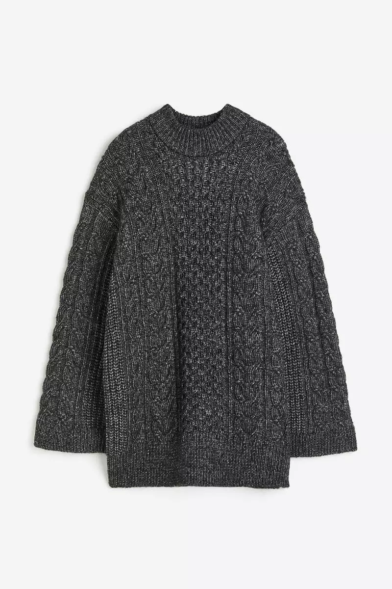 Oversized cable-knit jumper