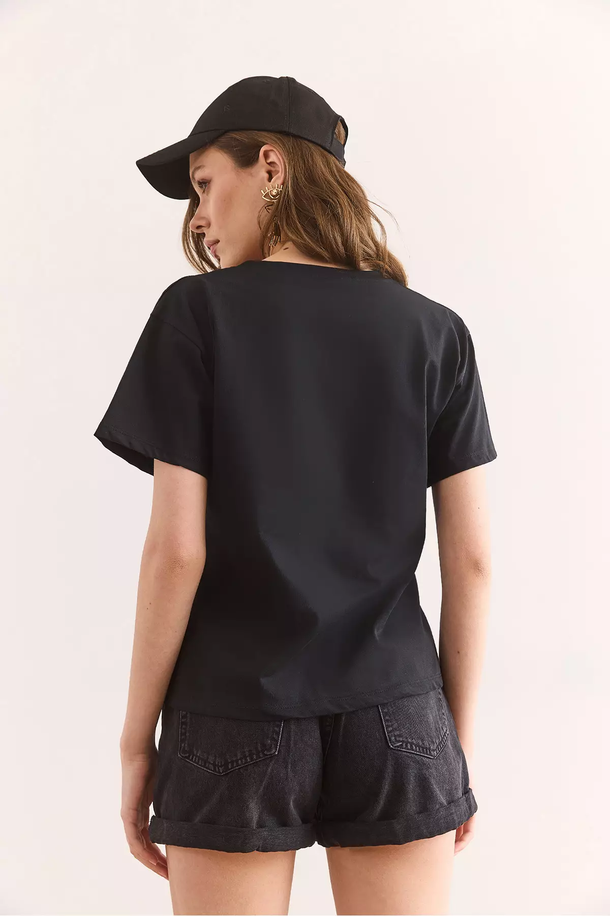 Women's Black Heart Embroidered Cotton Regular Fit T-Shirt Tsh-19000864