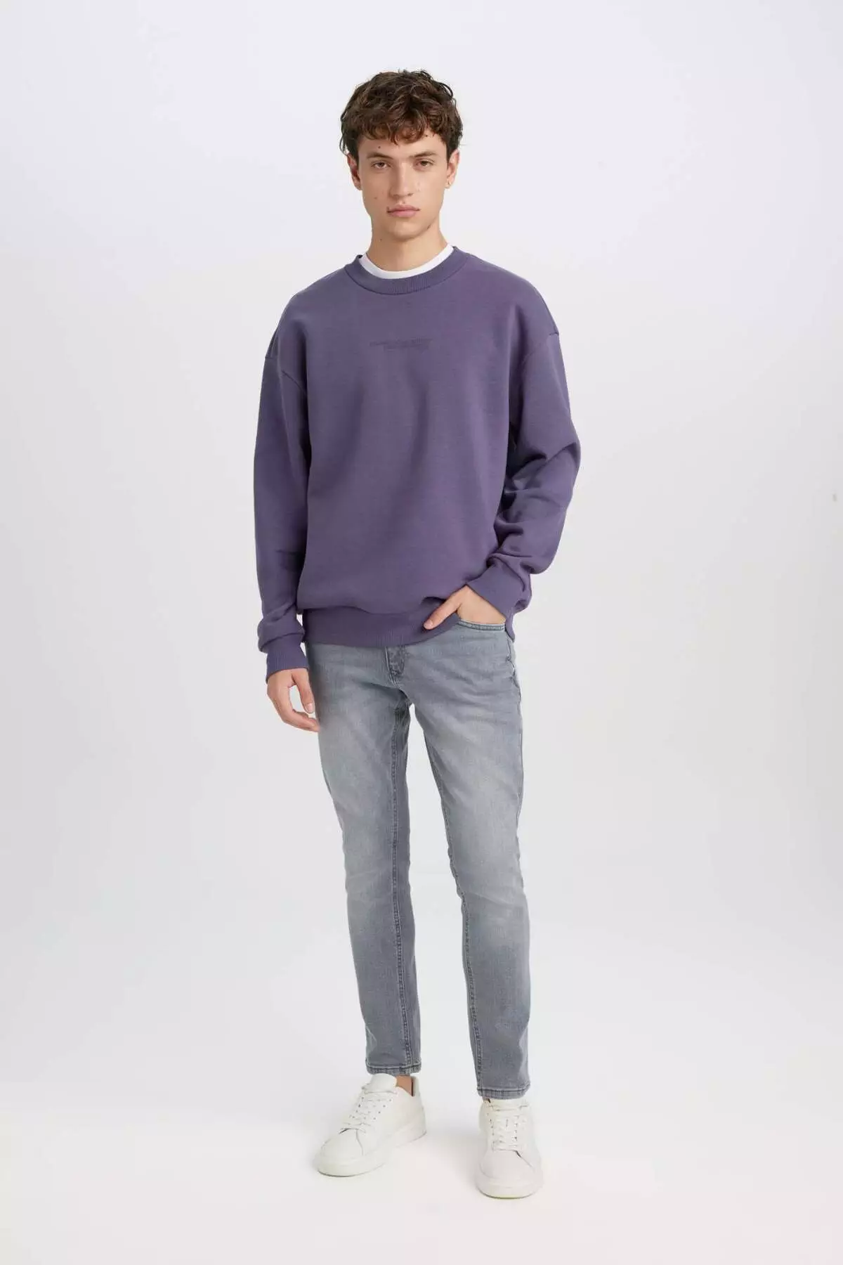 Crew Neck Boxy Fit Printed Sweatshirt X8282Az24Au