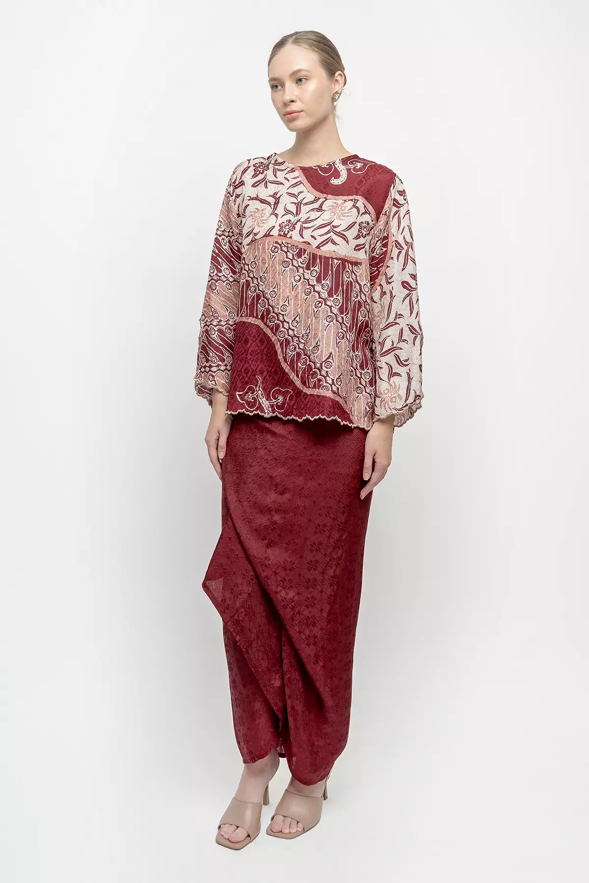 Senjana Set In Maroon