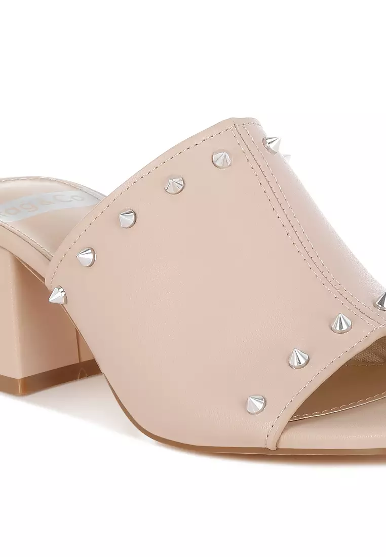 Sandal Mules Bertumit Blok Berhias Stud Warna Beige