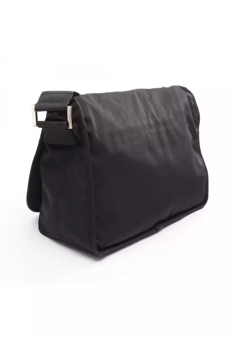 Fendi Pre-Loved Fendi logo plate Shoulder bag Nylon black 2026