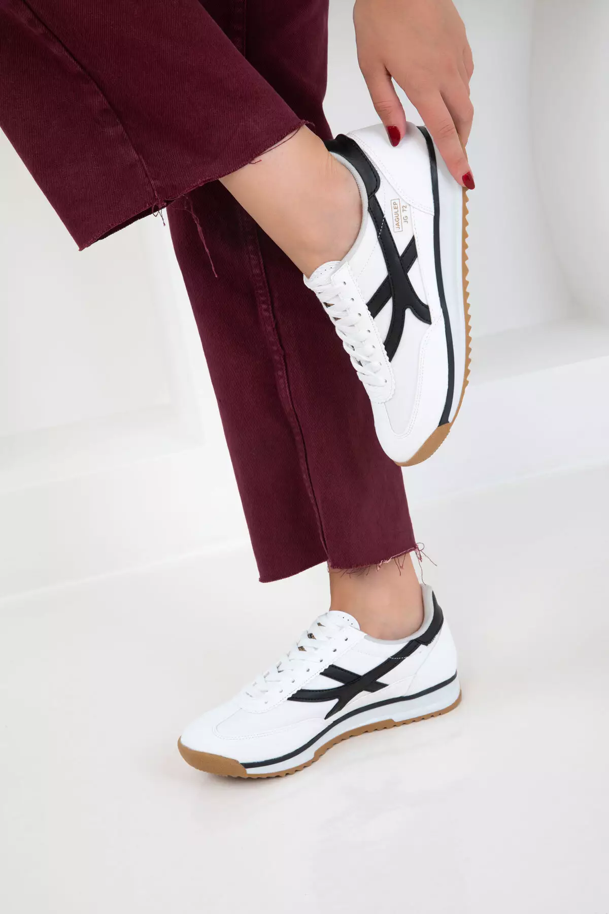 White-Black Women's Sneaker 20761