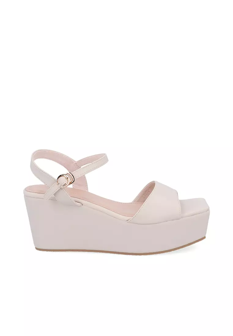 Discount on Carlo Rino  shoes - SKU: Beige Sienna Square-Toe Wedges