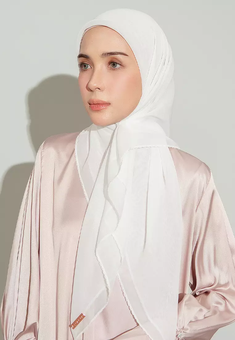 Paris Embroidery Signature Square (Lozy X Hamidah) Broken White