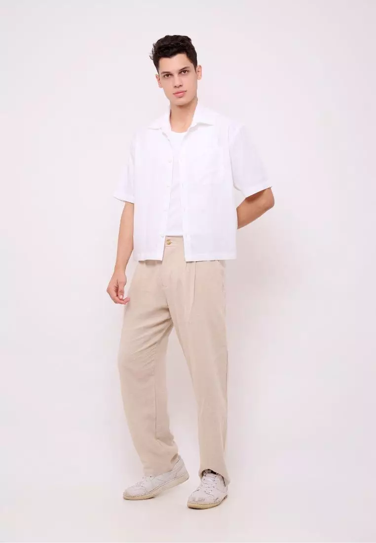 Kemeja Linen Pria Lengan Pendek Crop Putih – White Cropped Boxy Linen Shirt