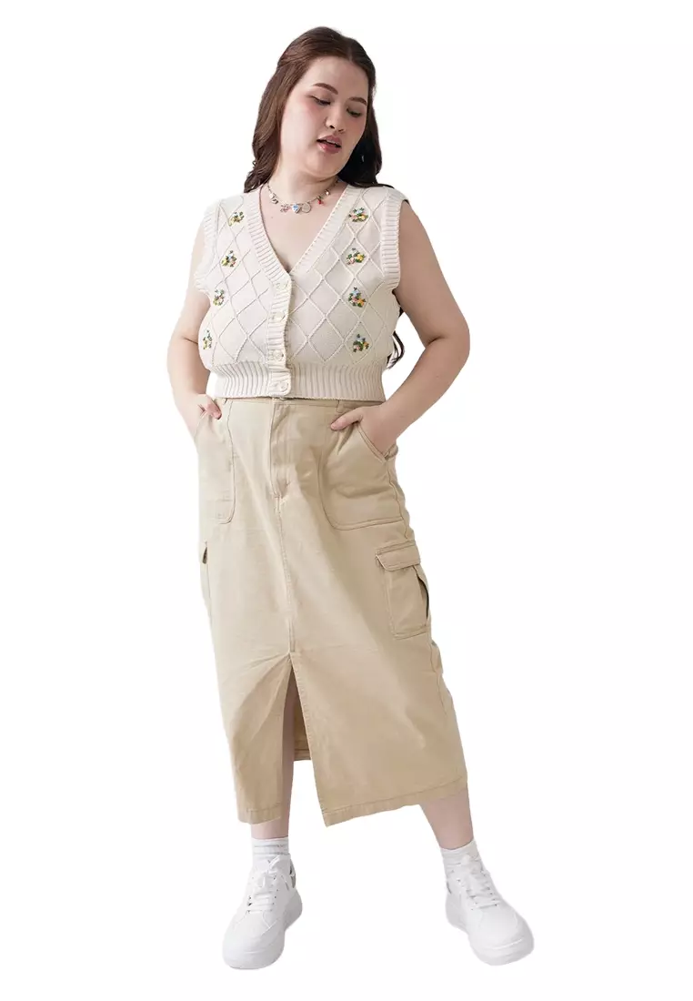 Trellis Cable Knit Button Front Cropped Vest With Flower Patches