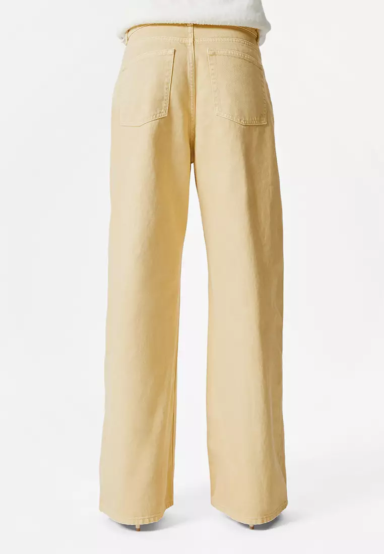 Relaxed Wide-Leg Jeans